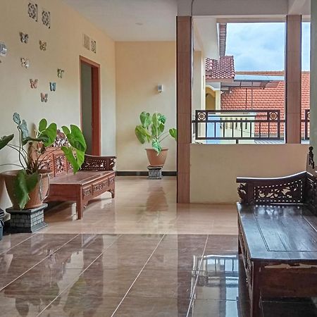 Urbanview Griya Lota Guest House Banyuwangi Ketapang  Экстерьер фото